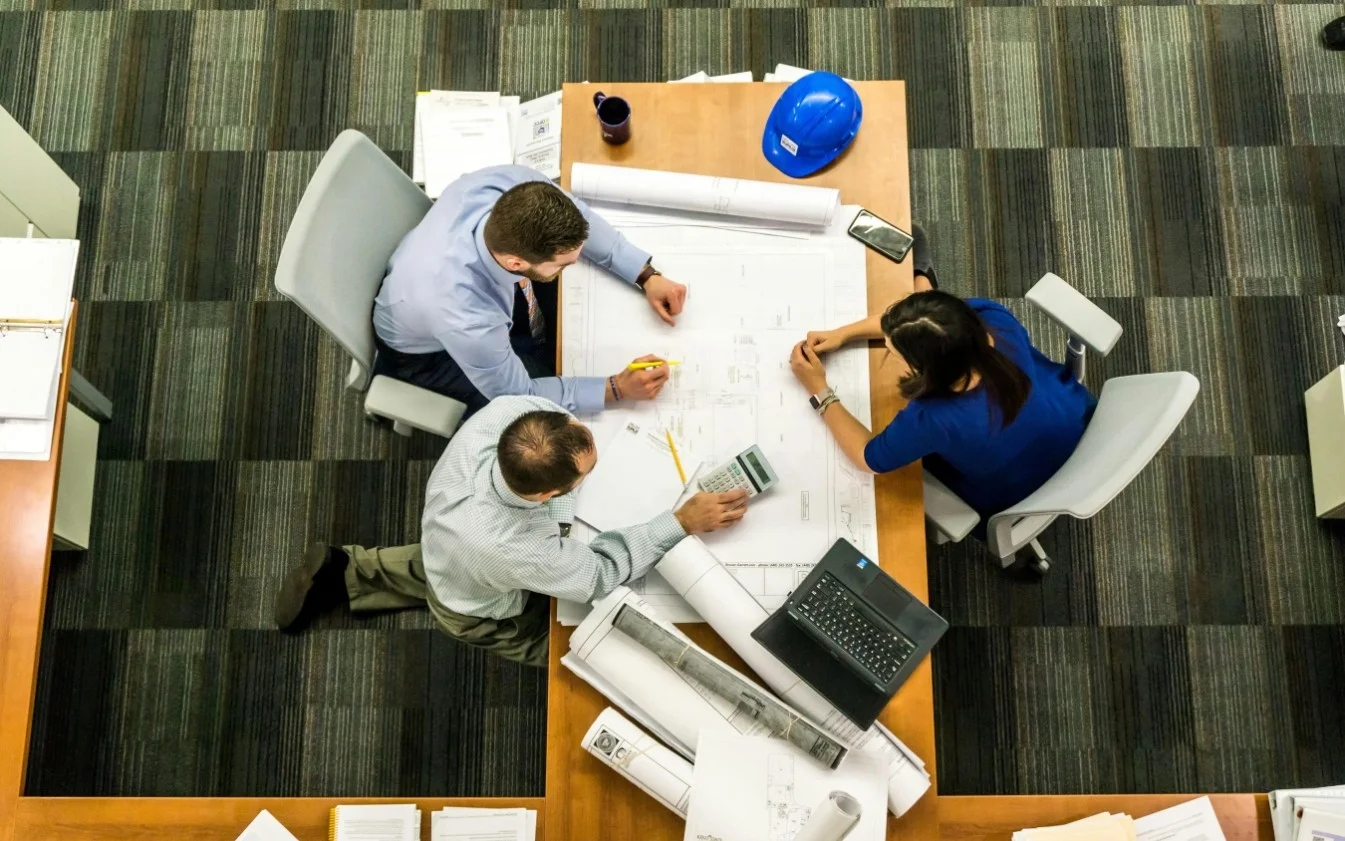 Discussions between busy people